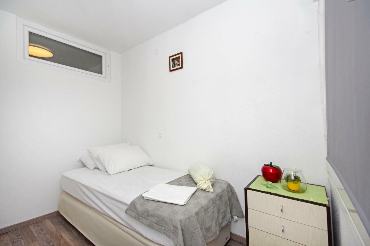 Nugal Apartment Makarska Bagian luar foto